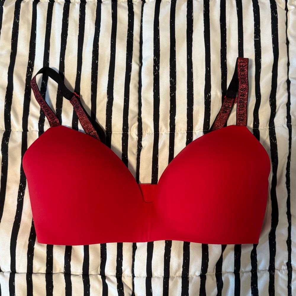 Victorias Secret T Shirt Lightly Lined Wireless Bra